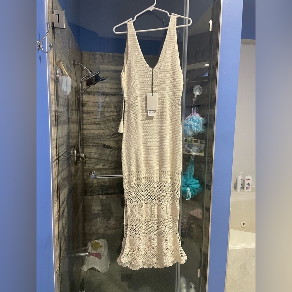 Let the sunshine in crochet dress med nwt